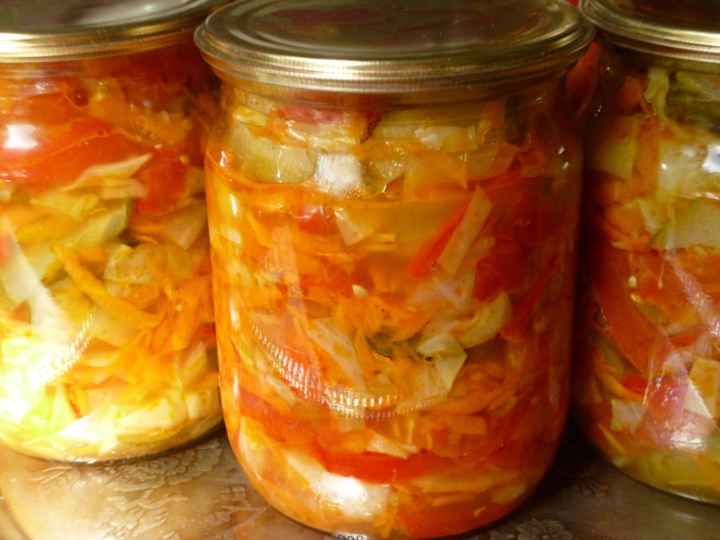 В Закарпатье делают только так: настоящий закарпатский «летний» салат на зиму от жительницы региона
